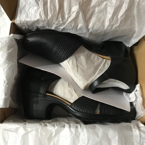 NEW Clarks Leather Emily Rae Black Pump Women's Size 8.5 Wide Ankle Strap - Picture 14 of 16